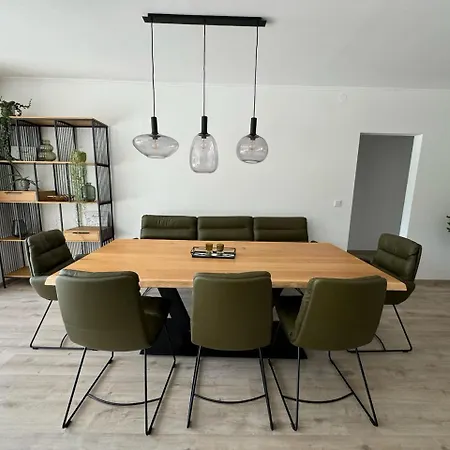 Zoerweg - Feels Like بيت للعطل Matzling