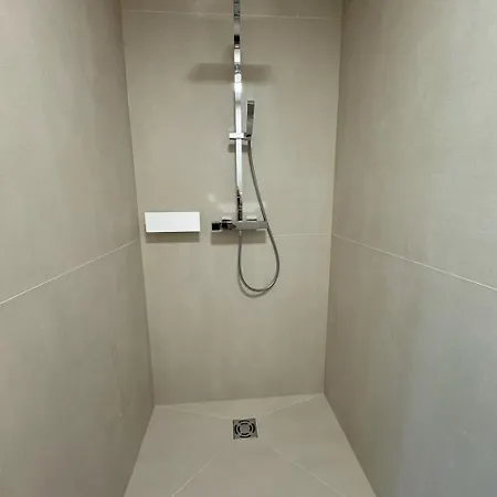 Zoerweg - Feels Like بيت للعطل Matzling